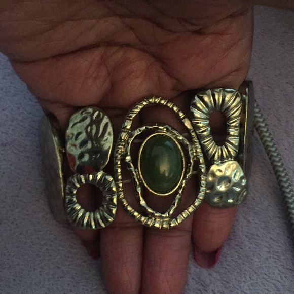 Gold n Green Bracelet!  EUC. NWOT. NEVER WORN❣️ - Picture 4 of 4